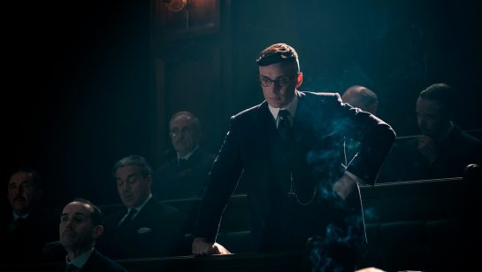 Кадр из 1 серии 5 сезона сериала «Острые козырьки»