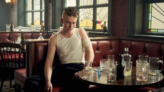 Кадр из 2 серии 5 сезона сериала «Острые козырьки»